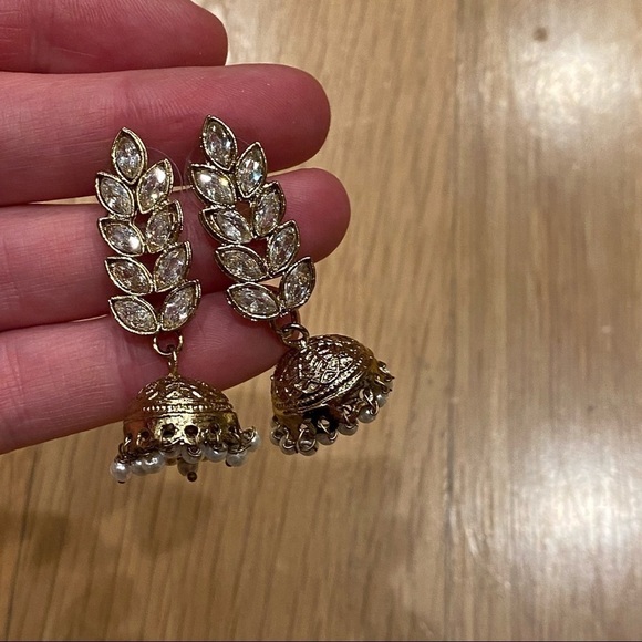 INDIAN Gorgeous Chandelier Earrings - Picture 8 of 8